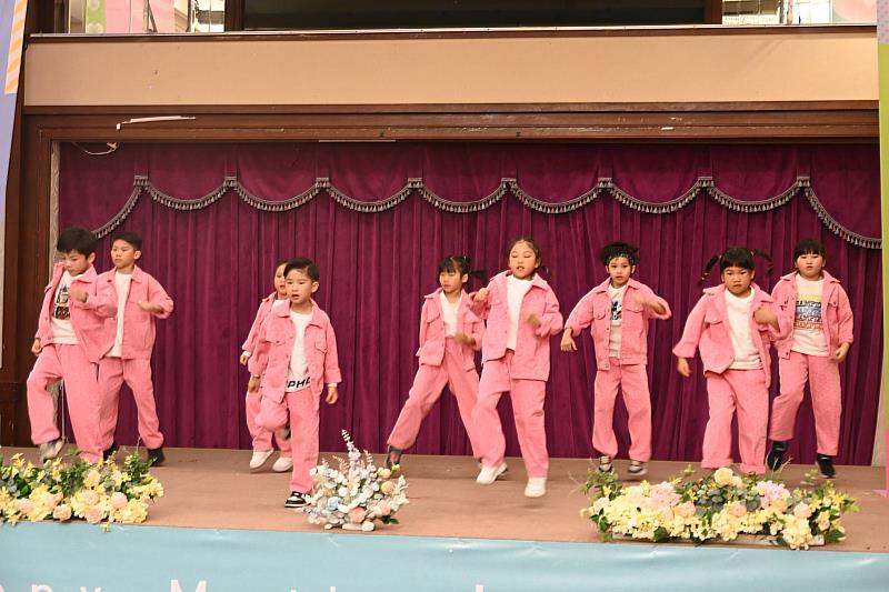 饒慶鈴表揚36位模範母親，傳遞溫暖力量。