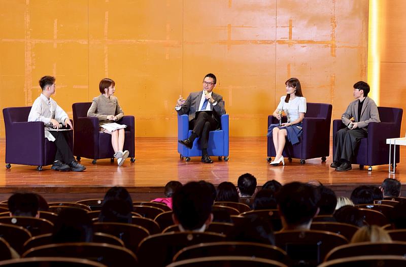 5位傑出校友返校分享新聞職場經驗，從主播到記者多元視角，為學弟妹解析第一線實務。