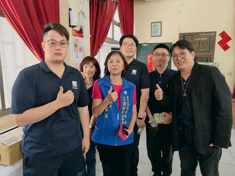 崑山科大企管所同學與民意代表合作辦理活動。