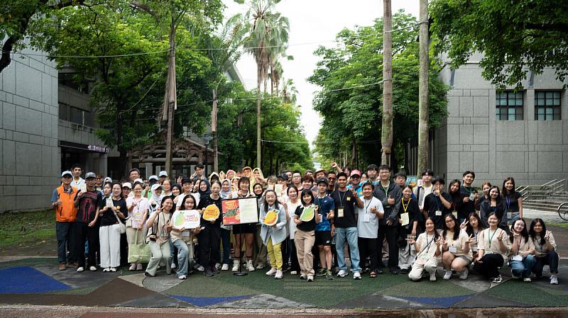 雲科大龍潭路全校與國際師生夏日芒果熟香活動熱鬧登場。
