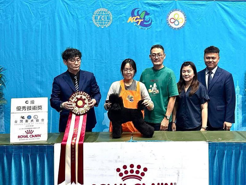 鄒鈺瑩同學榮獲檢定C級優秀技術獎。