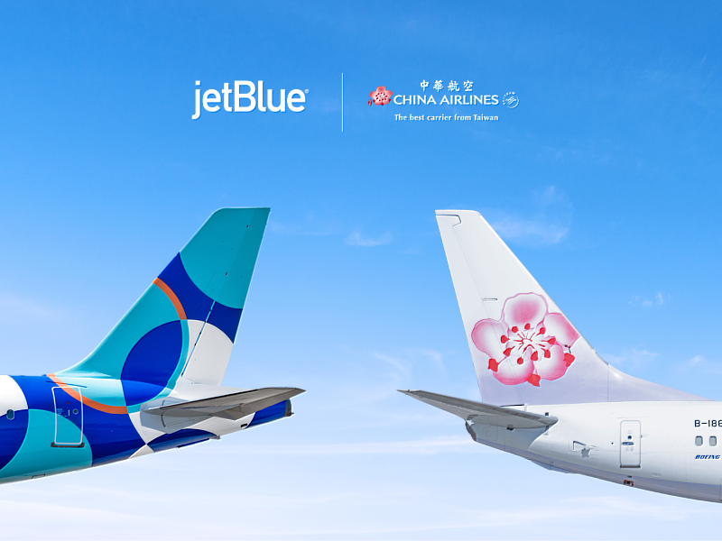 中華航空攜手美國捷藍航空推出會員哩程互換酬賓機票合作，華夏會員可使用哩程兌換捷藍航空的機票，捷藍航空會員亦可使用累積點數兌換華航機票。