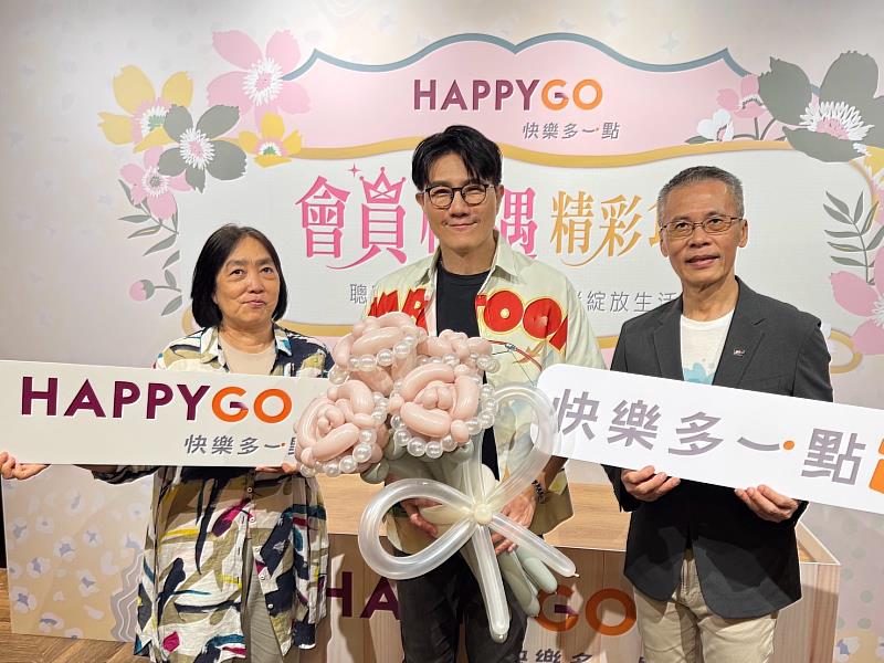 「料理型男」蔣偉文（中）現場料理其為父母常做的拿手菜「家的味道燉飯」，透過料理分享與互動交流，將對家人的心意化為餐桌上的溫暖時光。