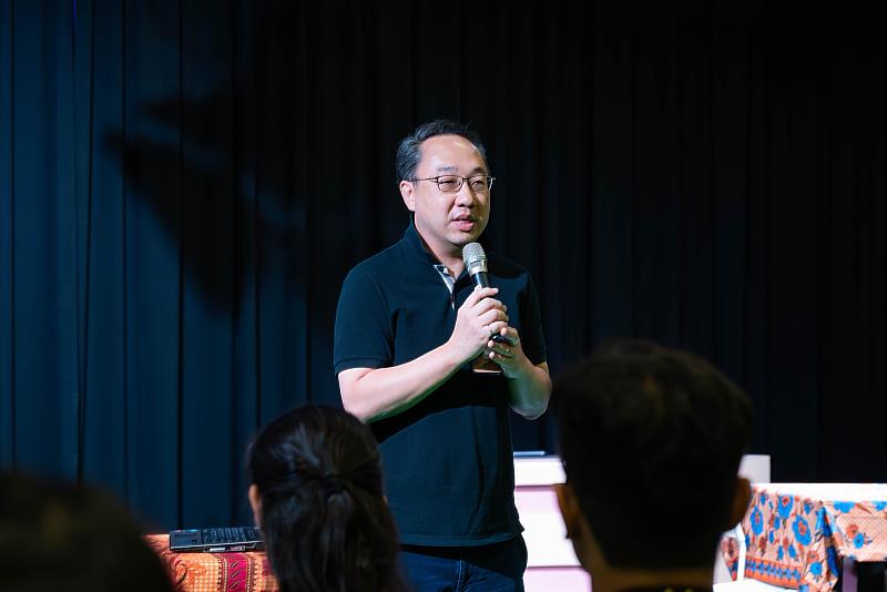 南華大學傳播系年度鉅作《犀牛啊！》即將登場，傳播學系黃彥穎主任，表達對學生的支持與鼓勵。