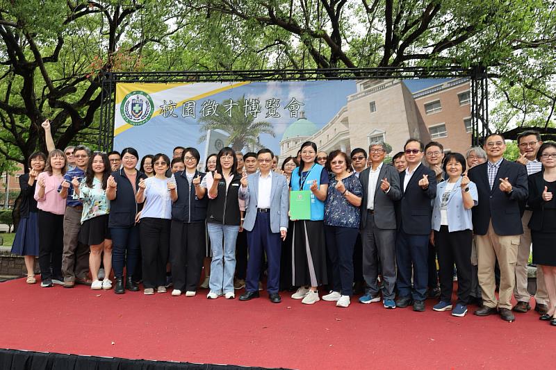 志願第一在台大 國考第一在亞大