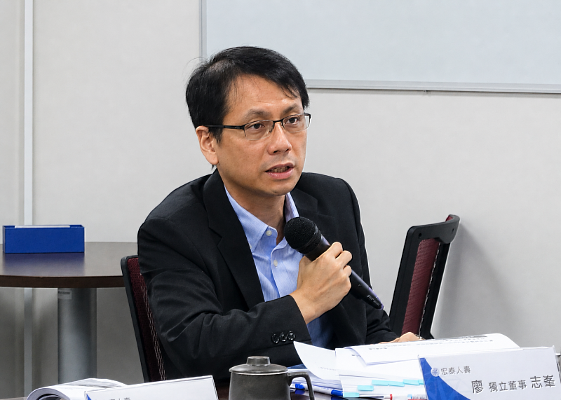 今年宏泰人壽啟動「公平待客巡迴列車」計畫，本季開始由獨立董事輪值為「公平待客值星官」，首位值星官由廖志峯獨立董事擔任，肩負起公平待客相關計畫督導、調整方向及落實成效核查之責。