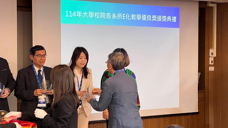 亞大會資系獲全國E化教學肯定 數位教學成果再受矚目