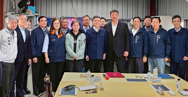 海洋委員會主任委員管碧玲陪同行政院長卓榮泰視導馬祖海巡廳舍工程。