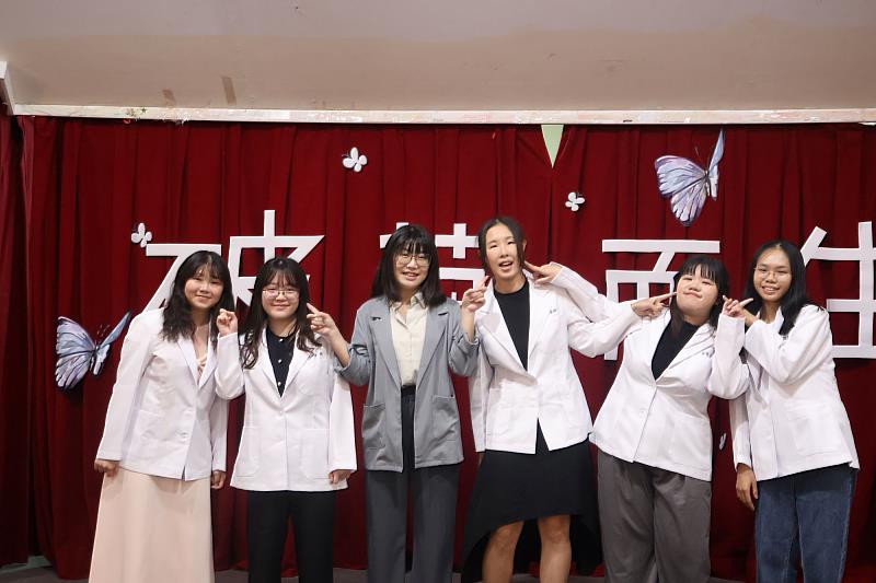破繭而生啟動臨床之路 亞大聽語系授袍見證專業蛻變