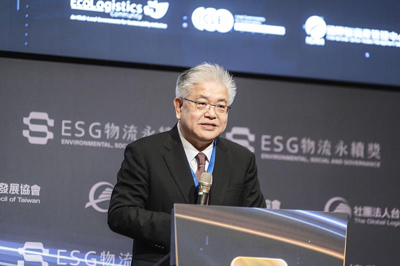 台灣全球商貿運籌發展協會賈凱傑理事長報告。