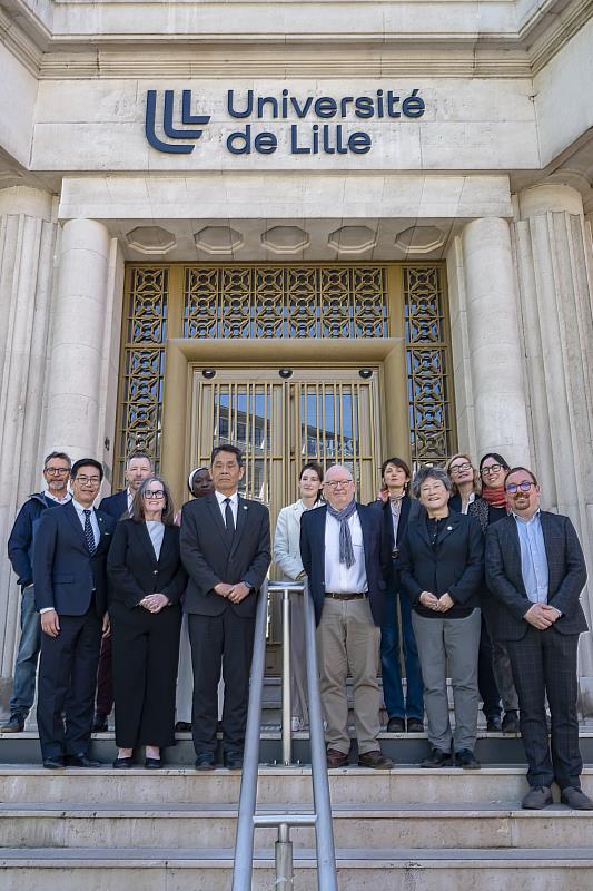 國立東華大學代表團拜訪Université de Lille, ULille後合影留念。