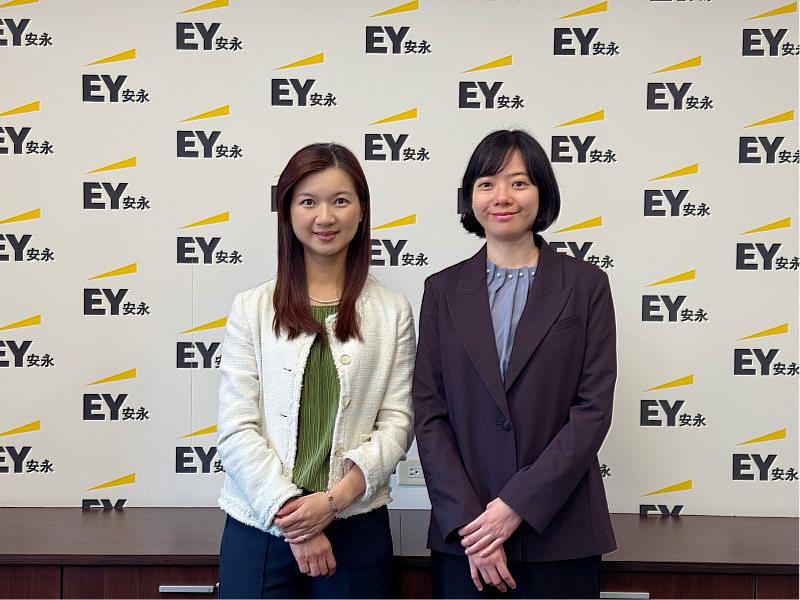 由左至右：安永聯合會計師事務所全球貿易及供應鏈稅務諮詢服務吳雅君執業會計師、許瑞琳副總經理。