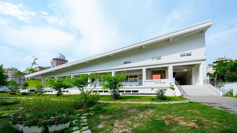 耗資6400萬！嘉市蘭潭國小「蘭星樓」勇奪「2026台灣建築永續獎」 打造連蝴蝶都想入學的夢幻校園