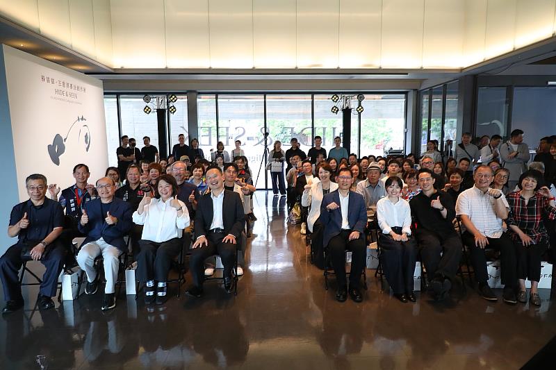 嘉義女兒王意淳「躲貓貓」書法個展開幕 黃敏惠市長送上溫暖祝福