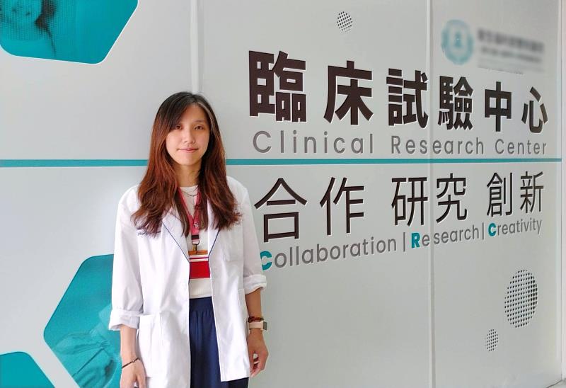 小莉（化名）參加北分署生醫據點辦理的「藥物開發及臨床試驗從業人員培訓班」，結訓後成功銜接新職涯。