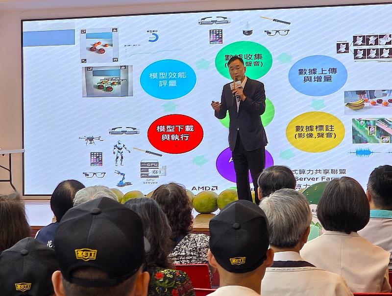 【南臺之光・產地實踐】南臺科大團隊將科技研發帶入花蓮產地，透過 AI 敲擊棒協助農民掌握採收時機，展現本校深厚的產學合作能量。