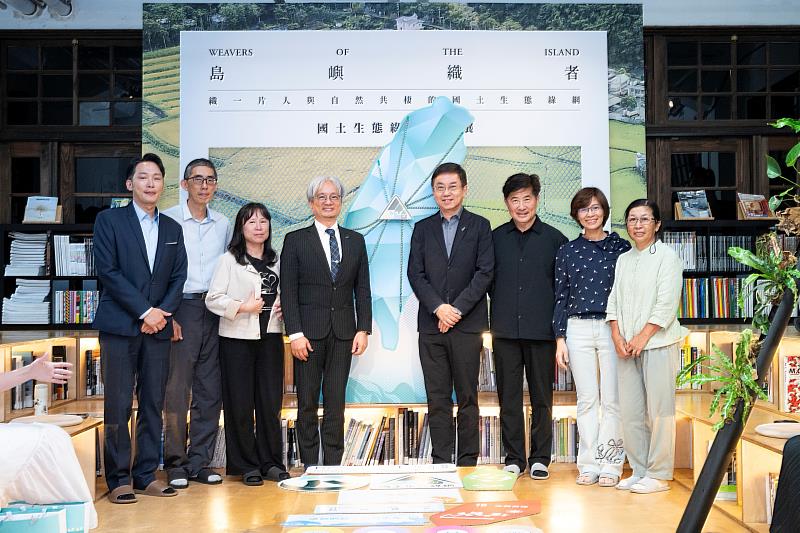 各界代表大合照。