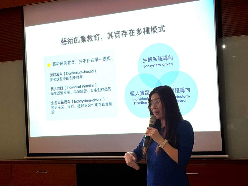 馬來西亞藝術學院視覺藝術系侯莉晴副主任分享東南亞文化脈絡。