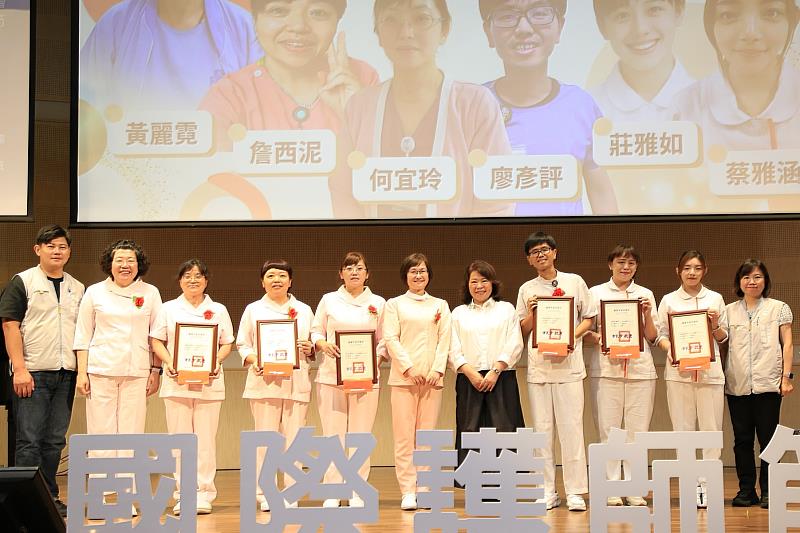 黃敏惠市長表揚優良護理師。
