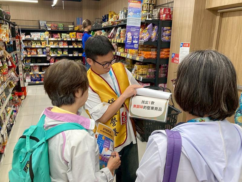 全聯推動「超市健康採購」活動，幫助銀髮族學習健康飲食選擇，降低失智風險。