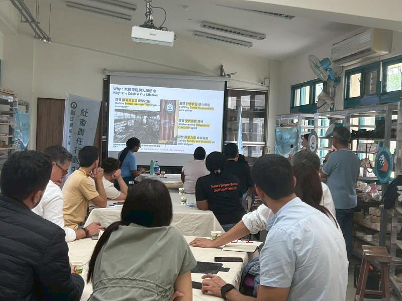 簡報分享馬太鞍溪洪災後之地方重建經驗。