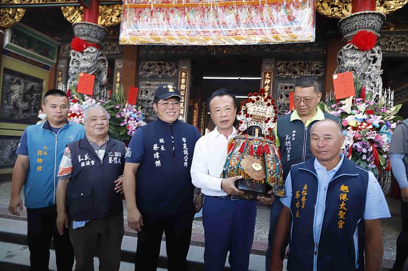 布袋魍港太聖宮媽祖遶境 翁章梁扶轎出巡