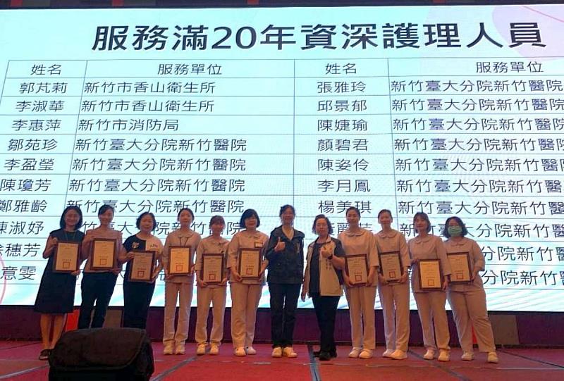 秘書長張治祥頒獎。