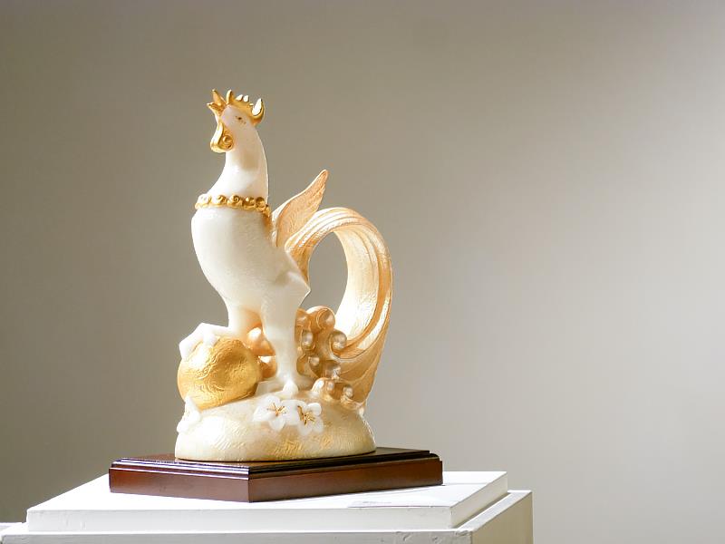 羅廣維以鹽作為創作媒材，發展出獨具特色的鹽雕系列作品。