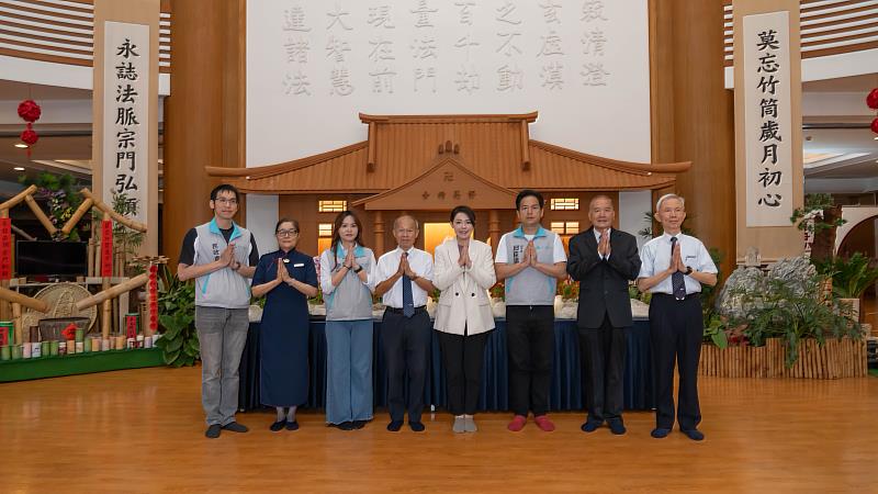 慈濟60週年佛誕節浴佛大典合照。