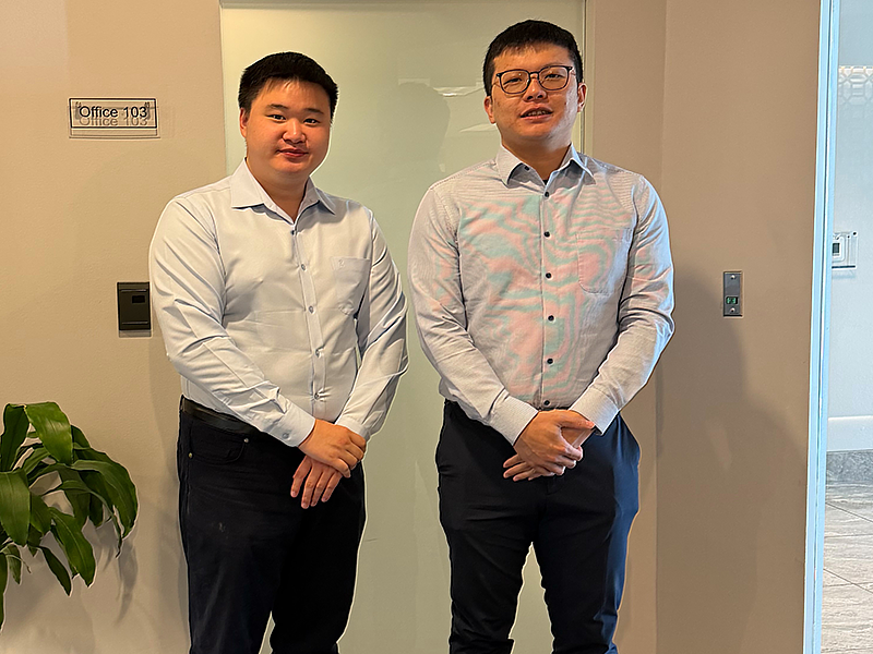 安致勤資會計師集團美國律師許登淵（右）與Prestige Trsut Company首席執行官Max Lu（左）合影。