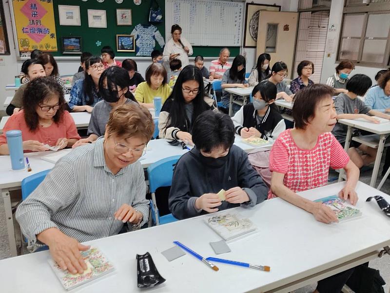 青銀同樂、暖心傳愛 基隆仁愛樂齡中心連日舉辦溫馨系列活動