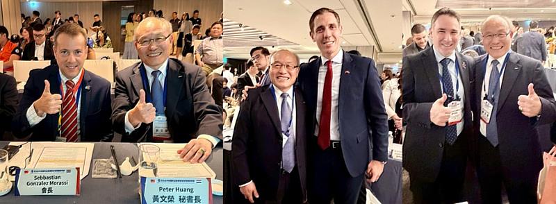IEAT秘書長黃文榮與巴拉圭工商部長Marco Riquelme（中）、巴拉圭出口協會主席Sebastian Gonzalez Morassi（左圖）、巴拉圭工商部中小企業處處長Gustavo Giménez（右圖）於活動現場交流合影。