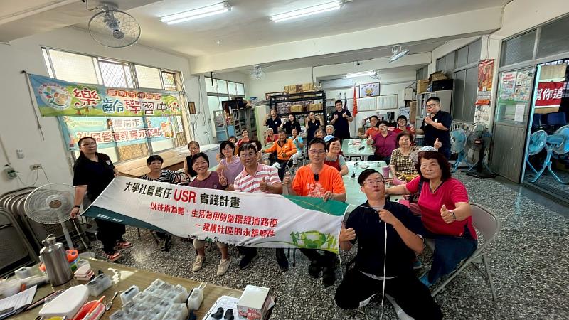 企管所辦理社區永續實踐活動,全體合影。