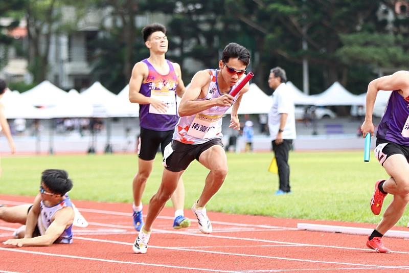 115年全大運精彩瞬間！南臺科大田徑好手機械工程系陳韋廷同學（中）跨界橫掃4獎項。