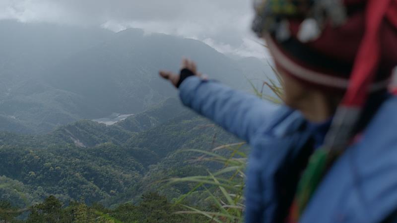 複層之森－布農族耆老Valis Ismahasan於石山林道指認Kauamuku祖居地。