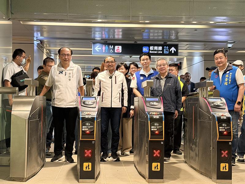 市長率隊視察三鶯線轉乘動線。