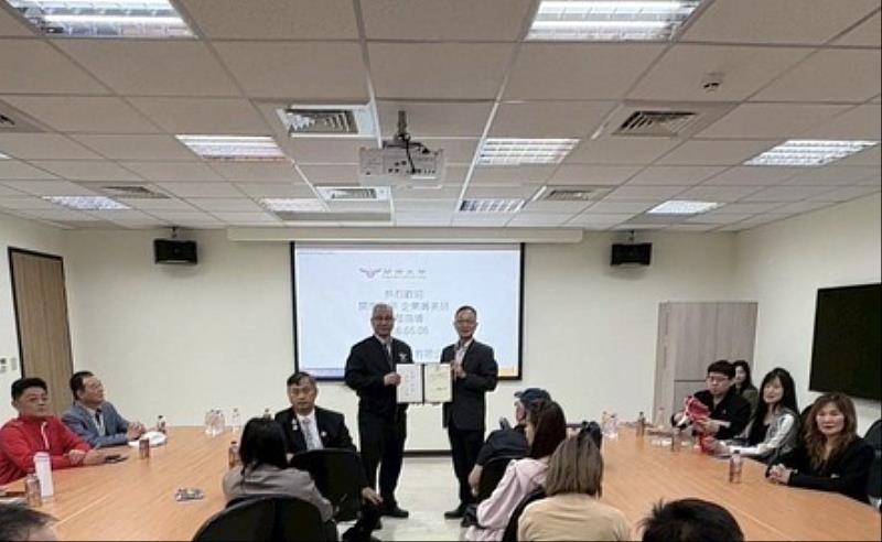 開南大學參訪旺矽科技深化產學交流。