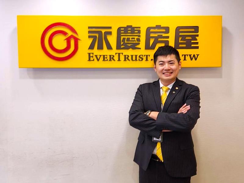 永慶房屋黃世瑋透過「i特助」自動推播功能，為客戶打開找房新可能，快速完成購售屋。（永慶房產集團提供）