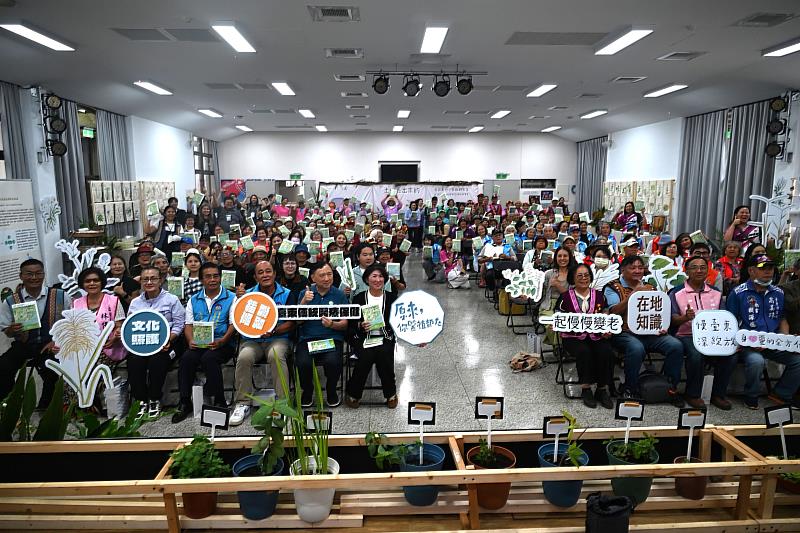 16文健站、百位長者記錄傳承民俗植物應用珍驗 臺東《原來，你醫植都在》新書今發表