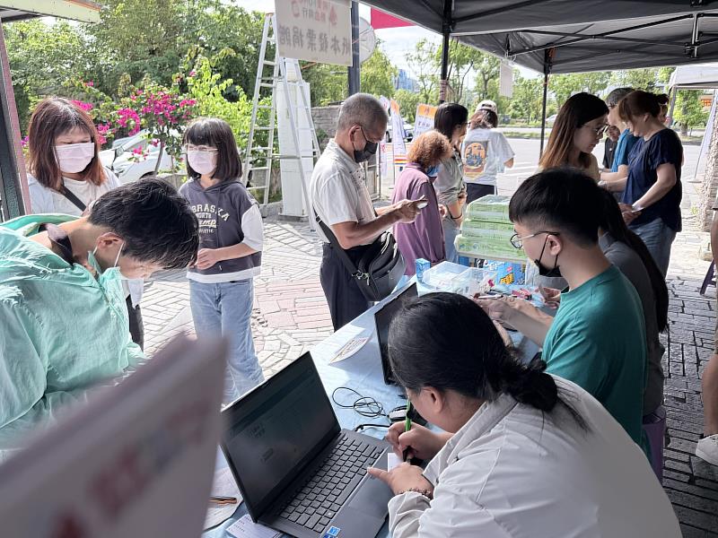 挽袖捐熱血 發票送愛心 稅務局邀民眾一起做公益