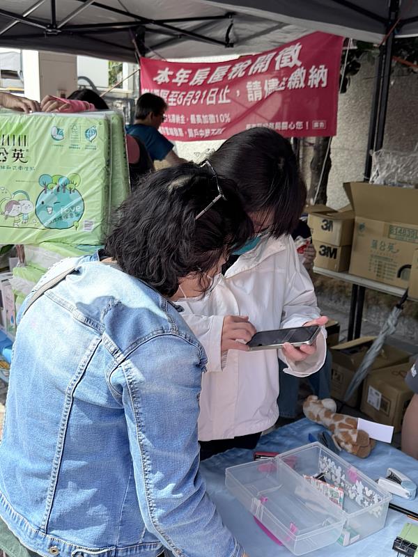 挽袖捐熱血 發票送愛心 稅務局邀民眾一起做公益