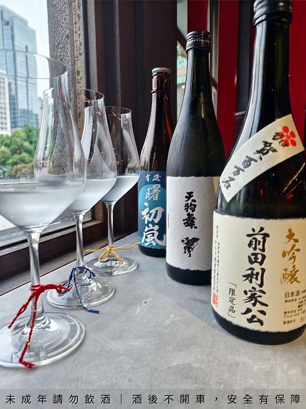以食旅小說《雪雨金澤》為引，讓清酒不只是飲品，更是隨小說情節起伏的一場味覺旅行。
