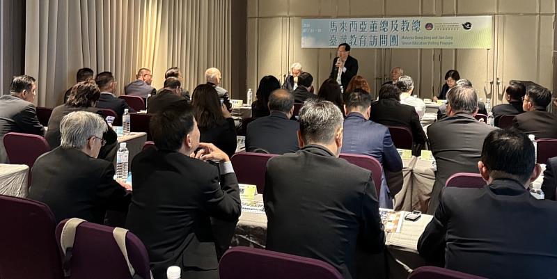 訪團團長陳友信主席致詞。