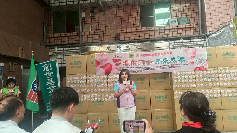 救國團嘉義真善美聯誼會陳貞潔會長致詞，感謝各界支持募集尿布做公益。