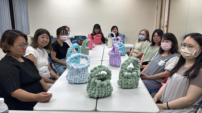 「袋上我的愛」溫暖登場 南投縣救國團母親節手作傳遞祝福