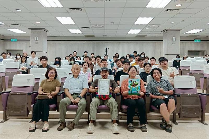 南大文資系以「走入現場、理解世界」為教學方向,透過講座交流深化同學對文化、環境與影像實踐的理解。