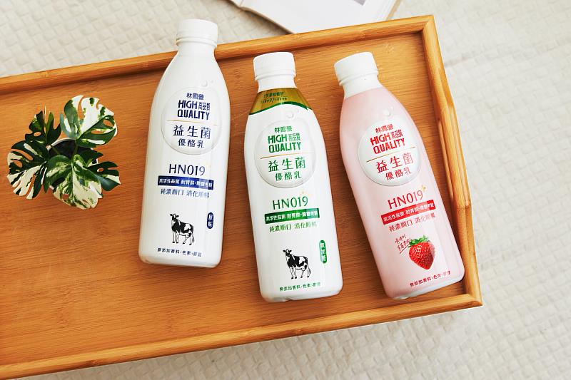 林鳳營HN019益生菌優酪乳全系列包括原味、無加糖及草莓3種口味。