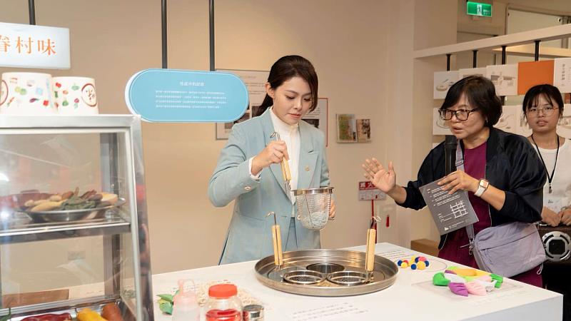 市長高虹安參觀展覽。