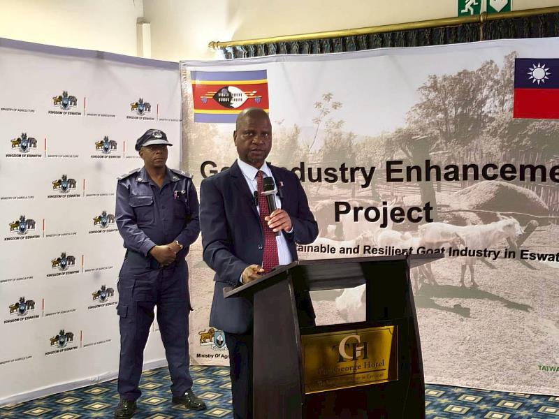 Mandla Tshawuka, Minister of Agriculture, delivering his remarks.