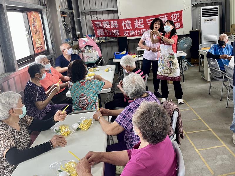 義竹衛生所創意毛根手作營 預防長者失智